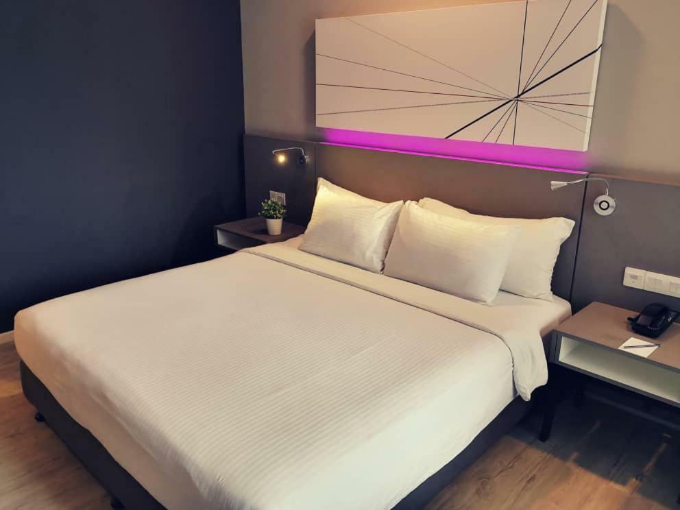 The 12 Suites @ Empire Damansara เปอตาลิงจายา ภายนอก รูปภาพ