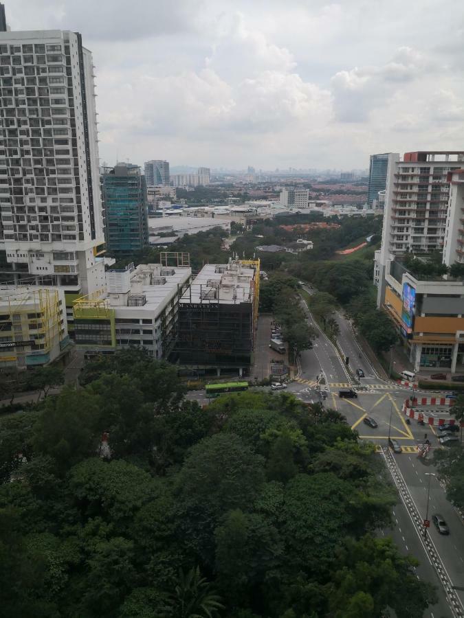 The 12 Suites @ Empire Damansara เปอตาลิงจายา ภายนอก รูปภาพ