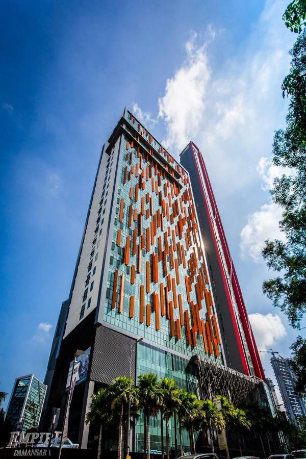 The 12 Suites @ Empire Damansara เปอตาลิงจายา ภายนอก รูปภาพ